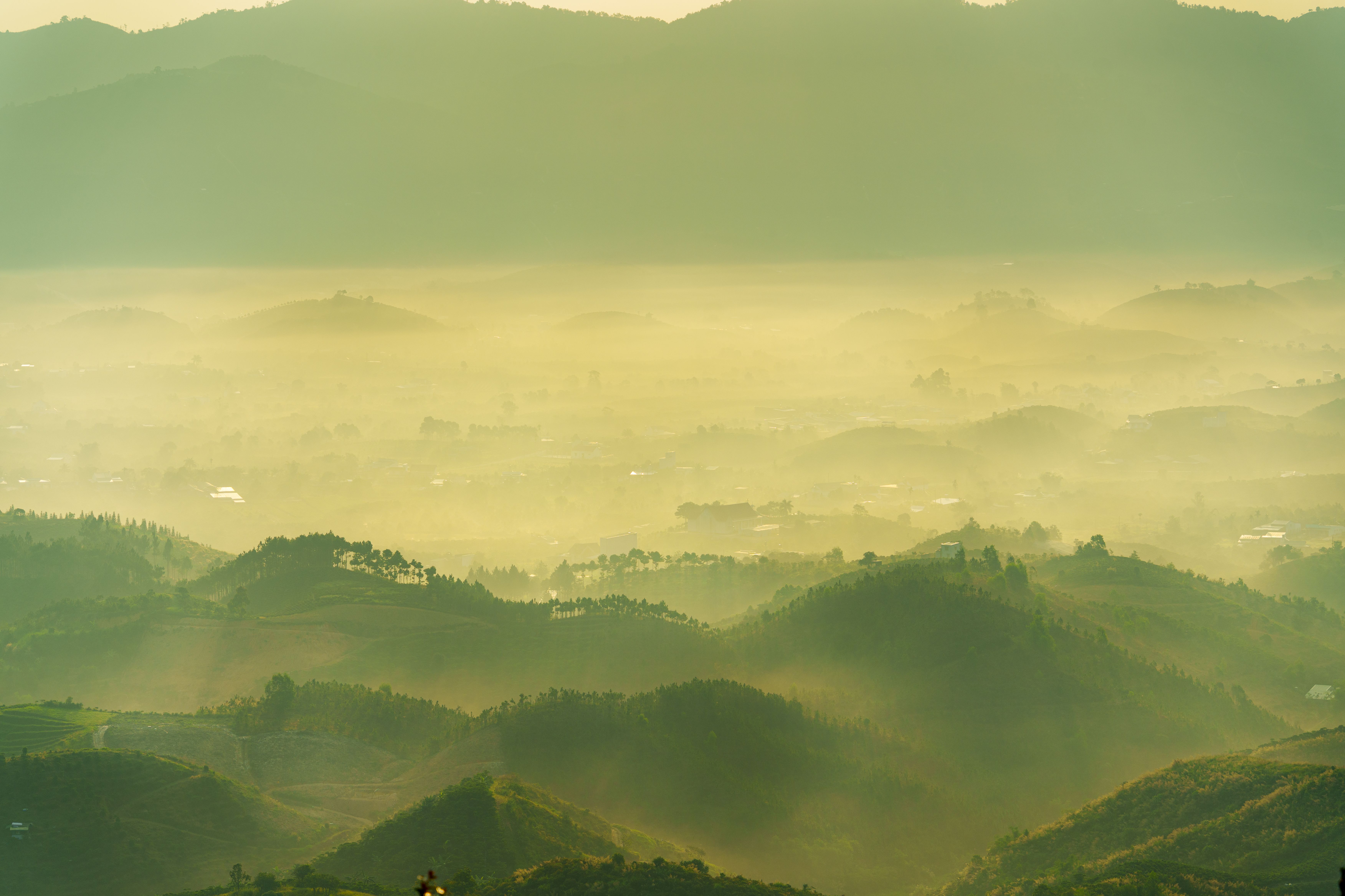Misty Mountain Landscape at Sunrise · Free Stock Photo