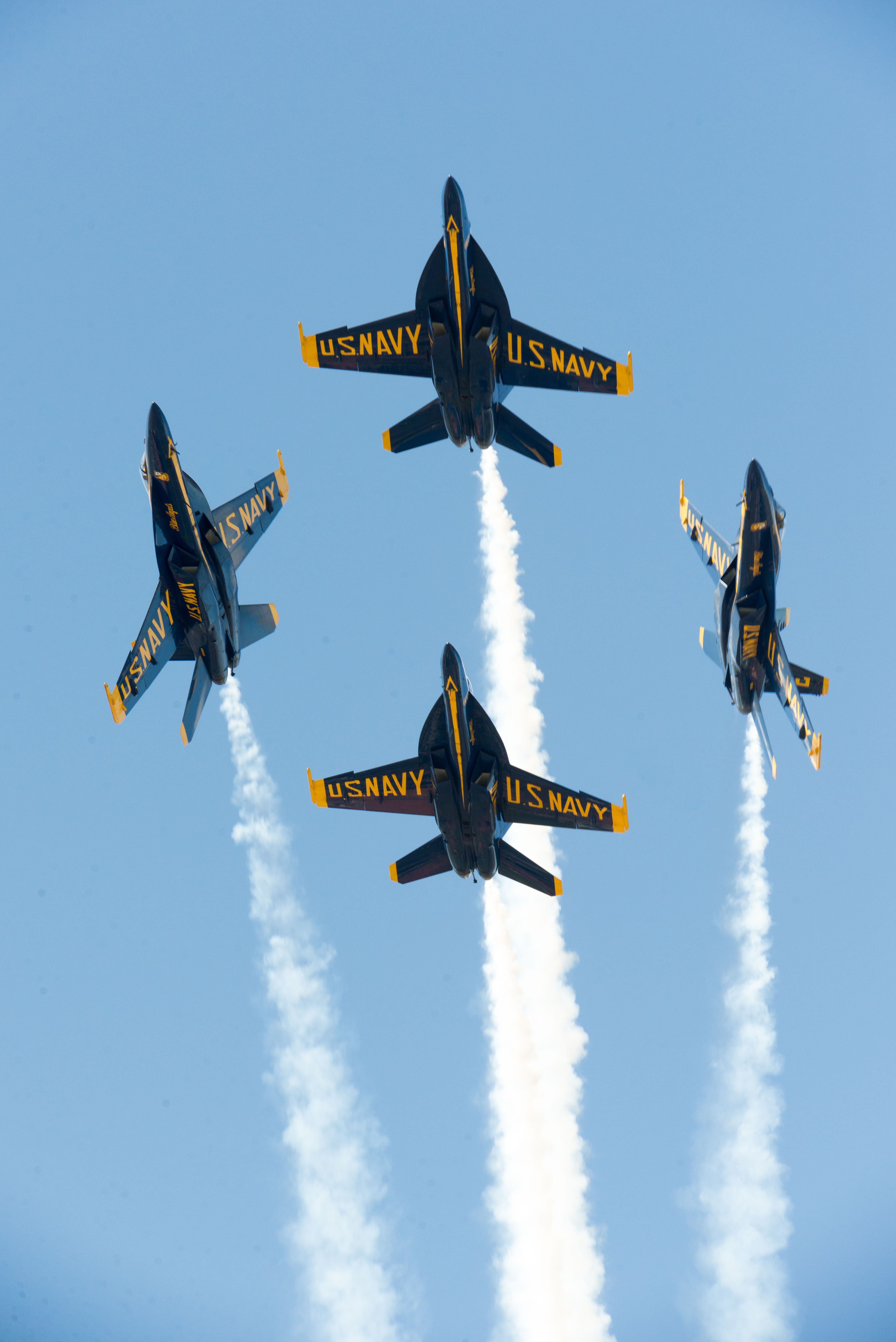 Blue Angels Aerobatic Formation Over California · Free Stock Photo