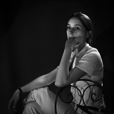Black and white portrait of a woman resting her chin on her hand, deep in thought — photo by Gilles QUERTIER on Pexels