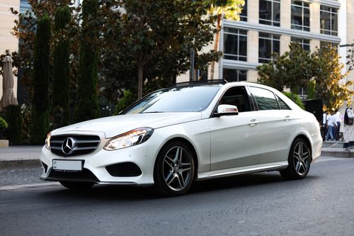 Free A sleek white Mercedes-Benz sedan elegantly displayed in an urban street of Amman, Jordan. Perfect for automotive enthusiasts. Stock Photo