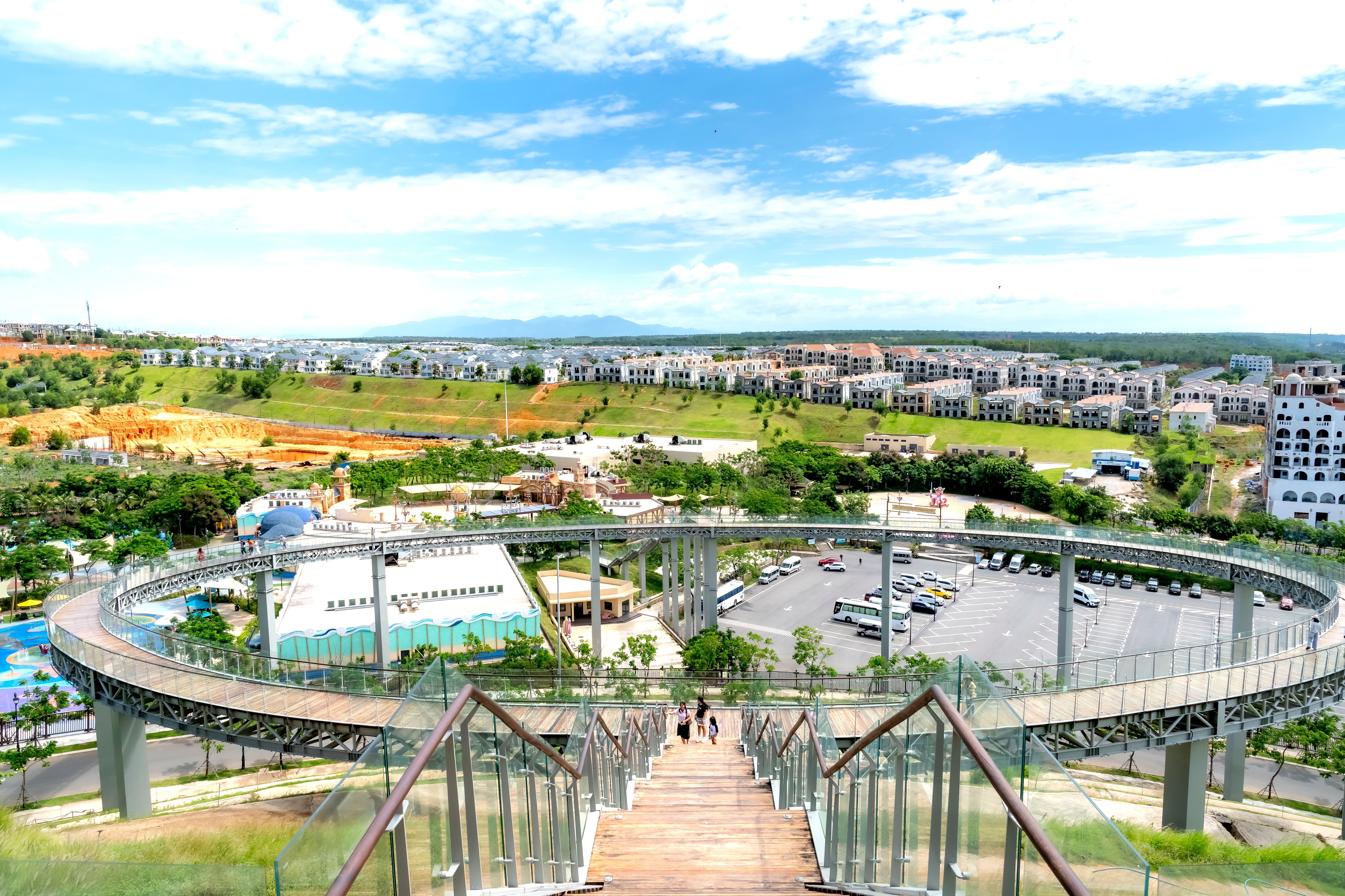 Panoramic View of Modern Urban Park with Walkway · Free Stock Photo