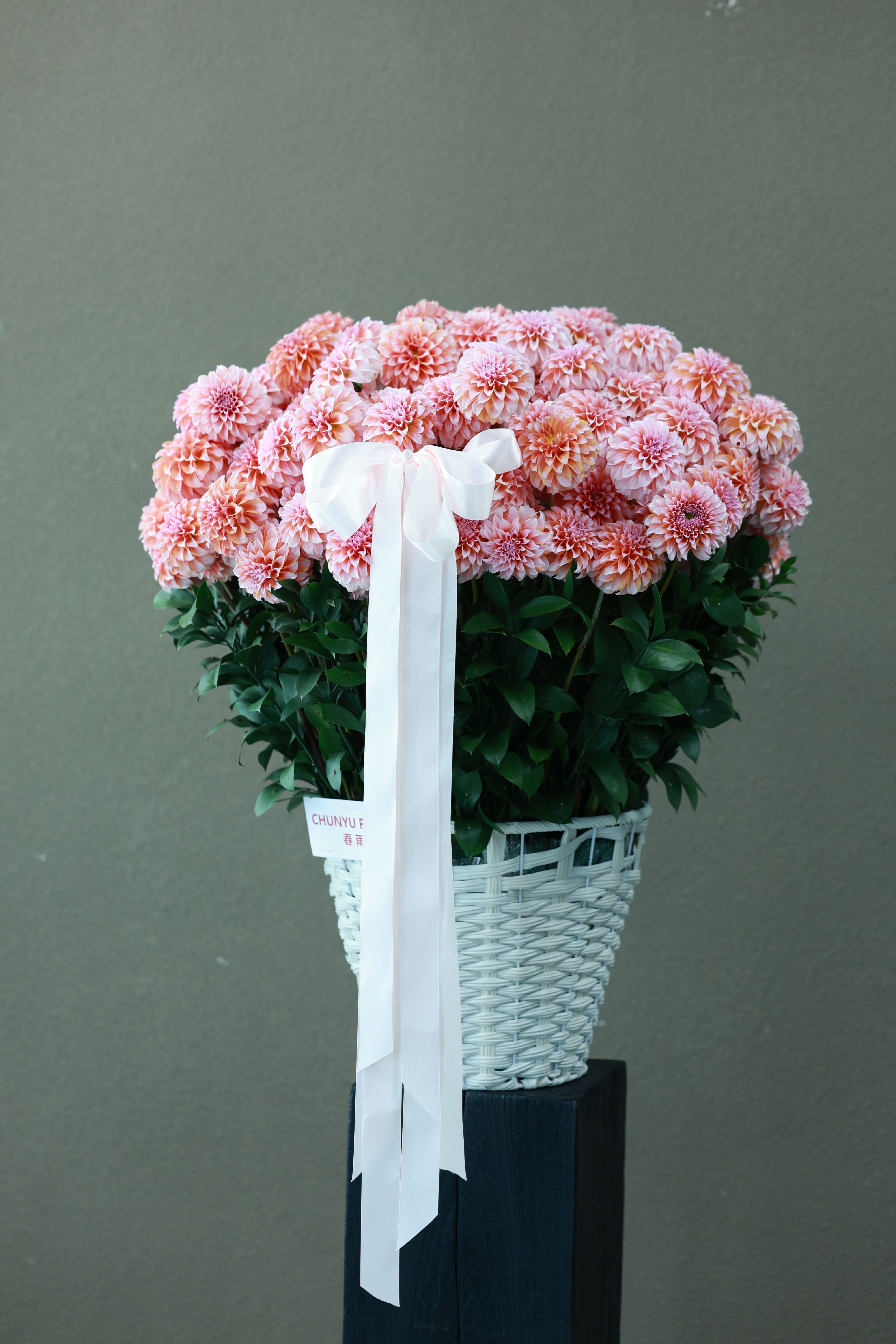Elegant Bouquet of Pink Mums in Woven Basket · Free Stock Photo