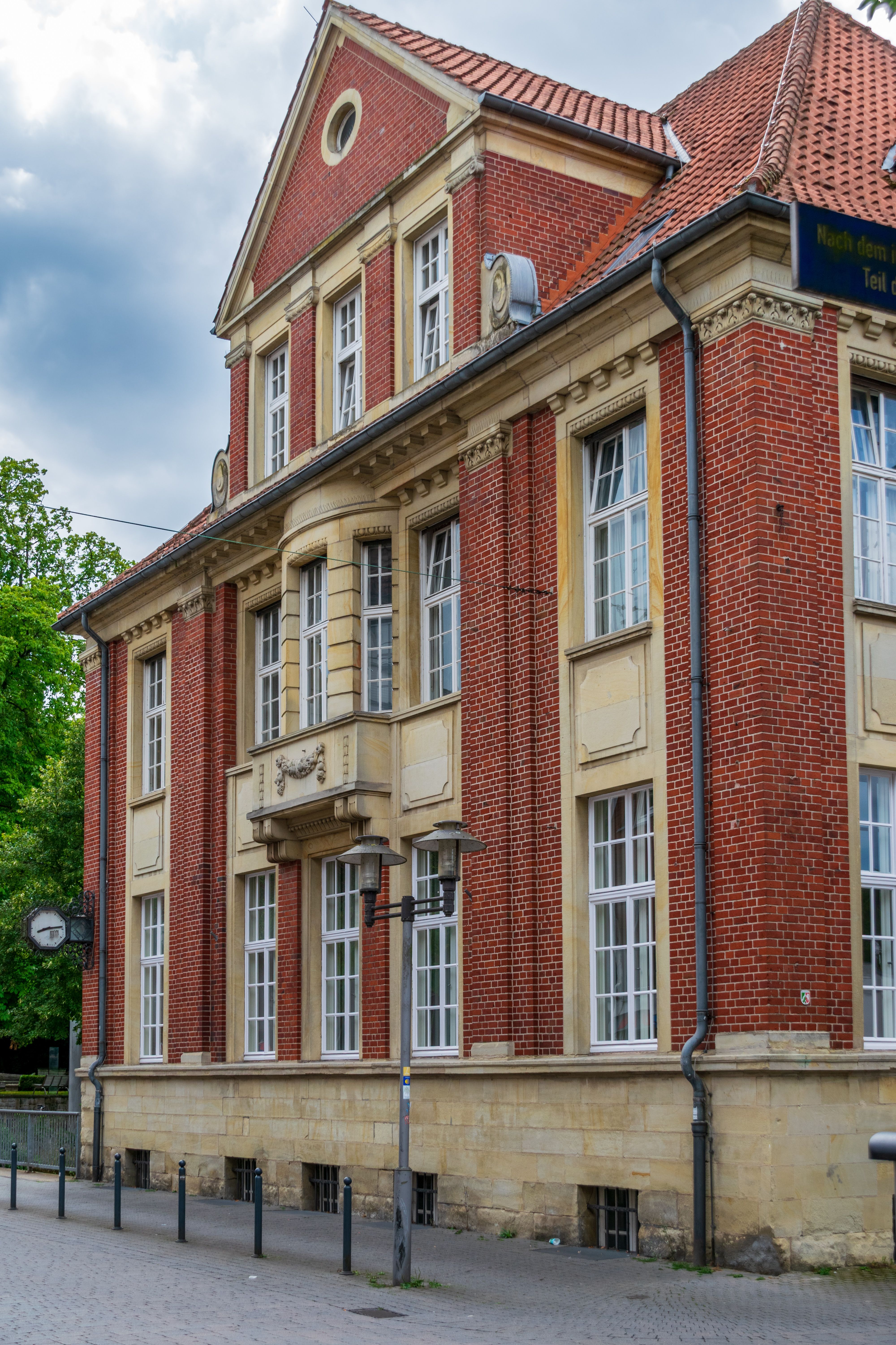Historic Red Brick Building on Cloudy Day · Free Stock Photo