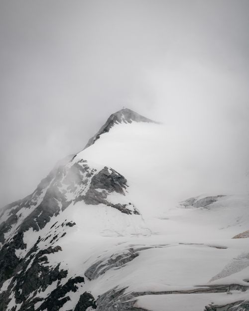 Free Misty snow-covered peak in Obergurgl, Tirol, offering a serene alpine view. Stock Photo