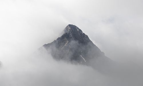 Free Capture of a mist-shrouded mountain peak in Sölden, Tirol, showcasing natural beauty. Stock Photo