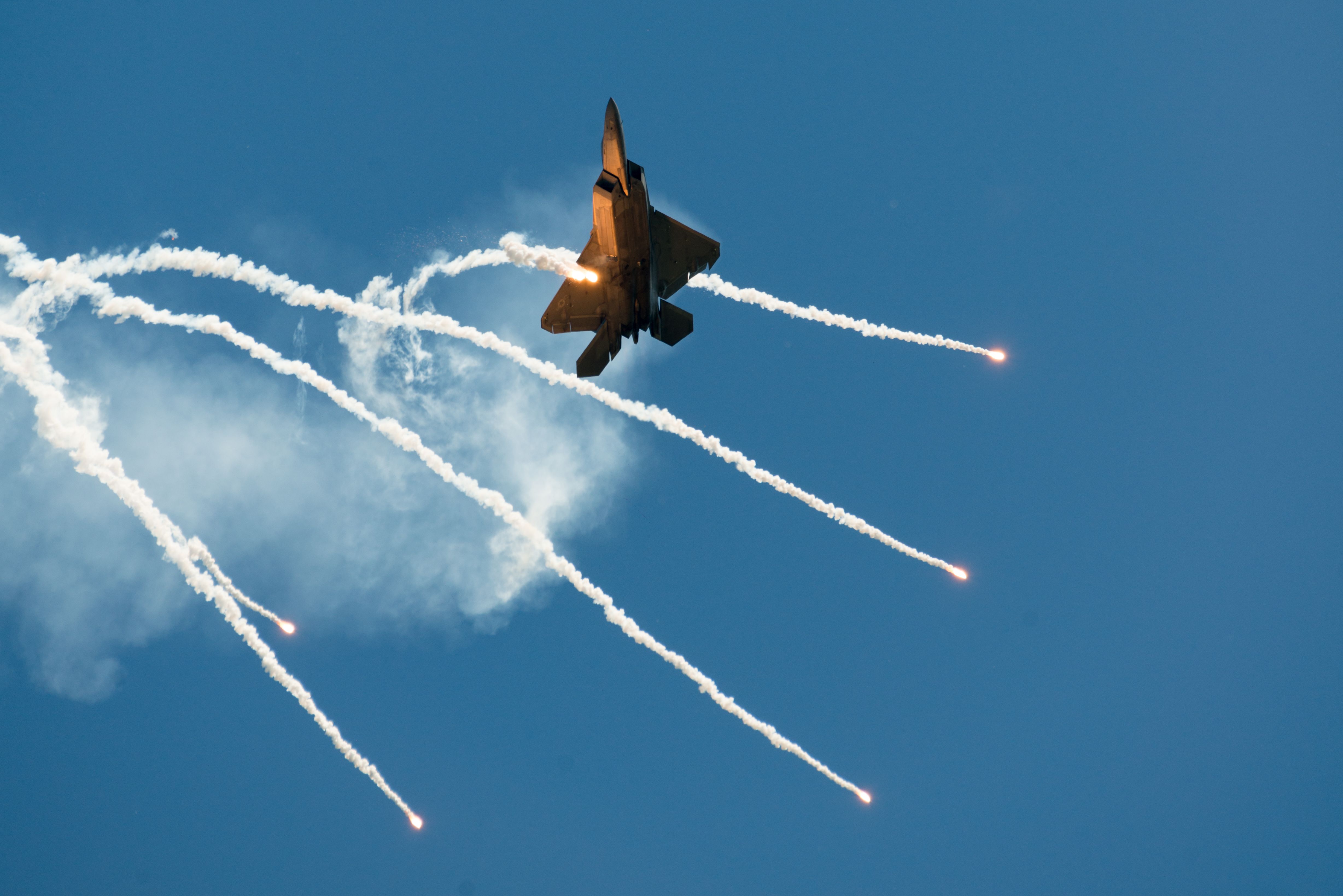 Dynamic Air Show Fighter Jet Display · Free Stock Photo
