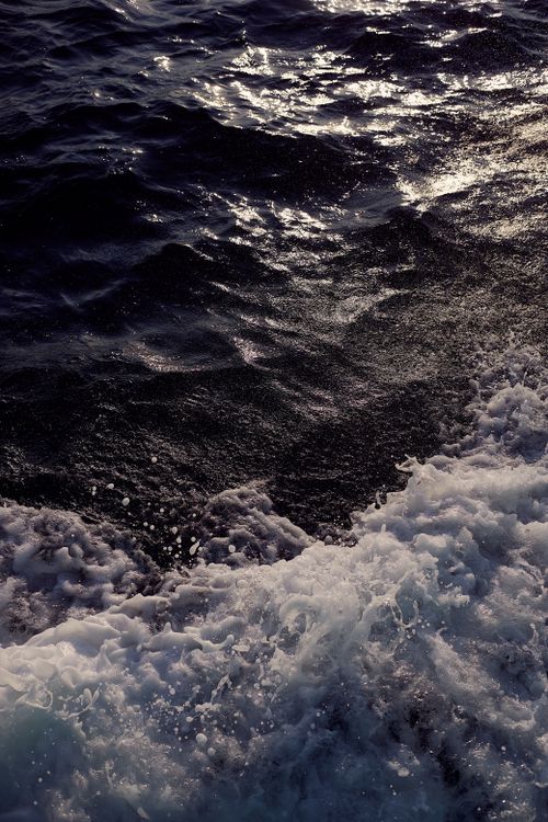 Free Captivating view of ocean waves crashing at twilight, showcasing nature's power and beauty. Stock Photo