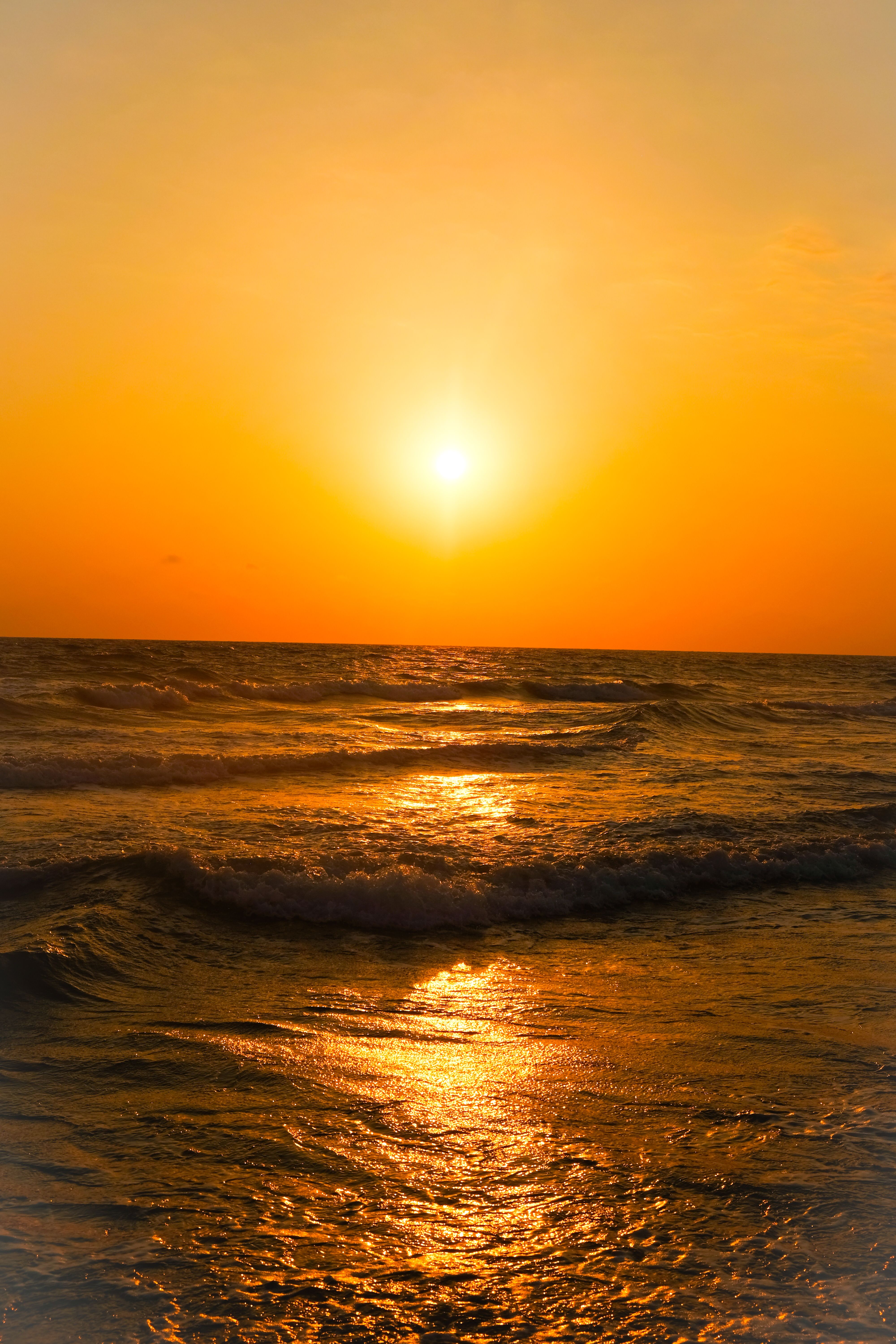 Golden Sunset Over Ocean Waves Scenic View · Free Stock Photo