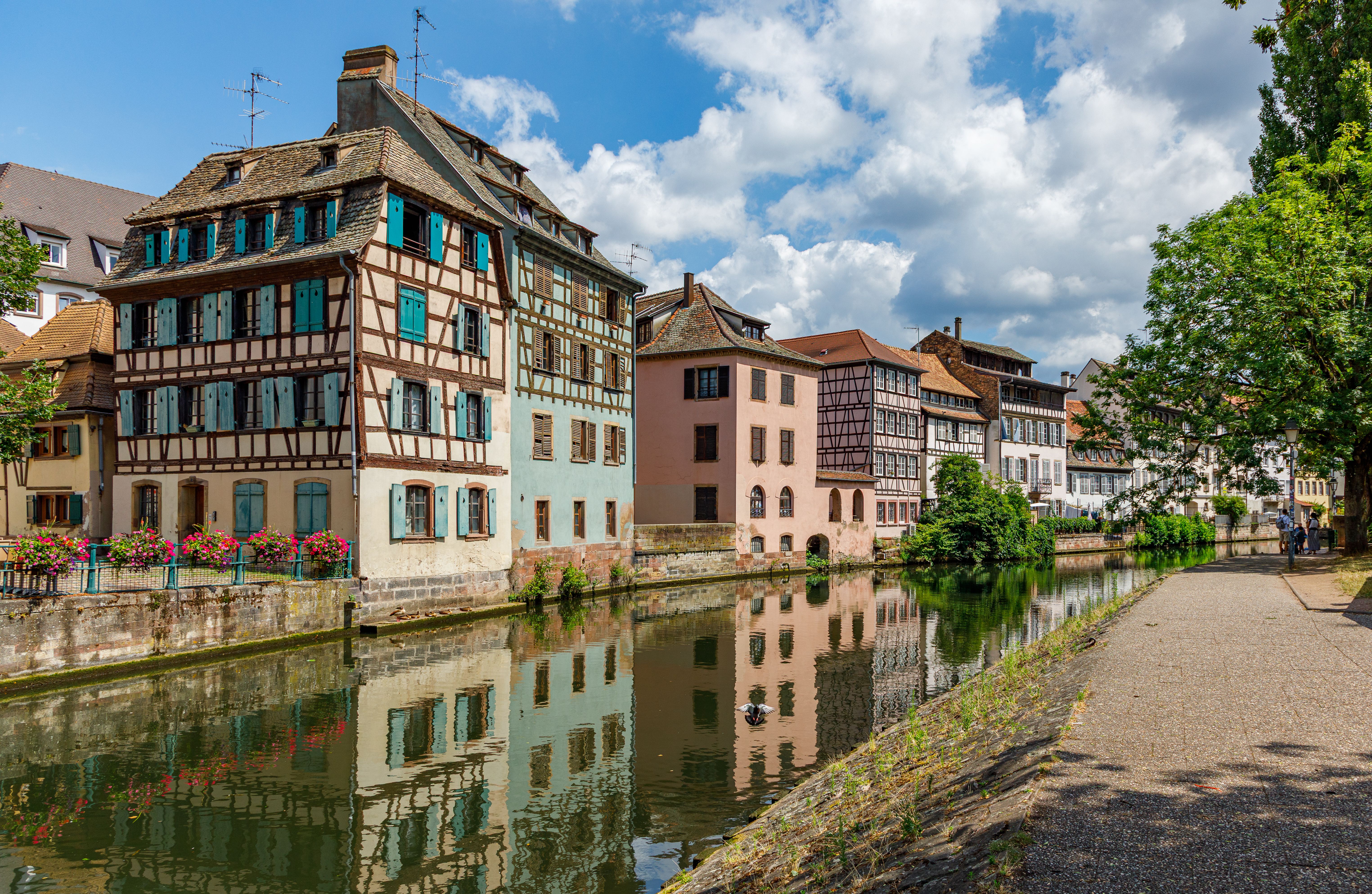 Where are the eurozone's cheapest and highest mortgage rates? — Photo by Edoardo Colombo on Pexels