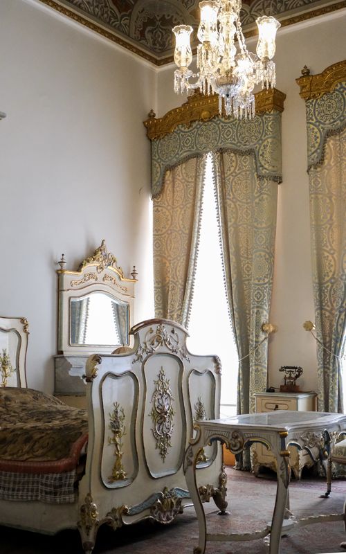 Free Luxurious vintage bedroom with exquisite furnishings and chandeliers, perfect for elegance and style. Stock Photo