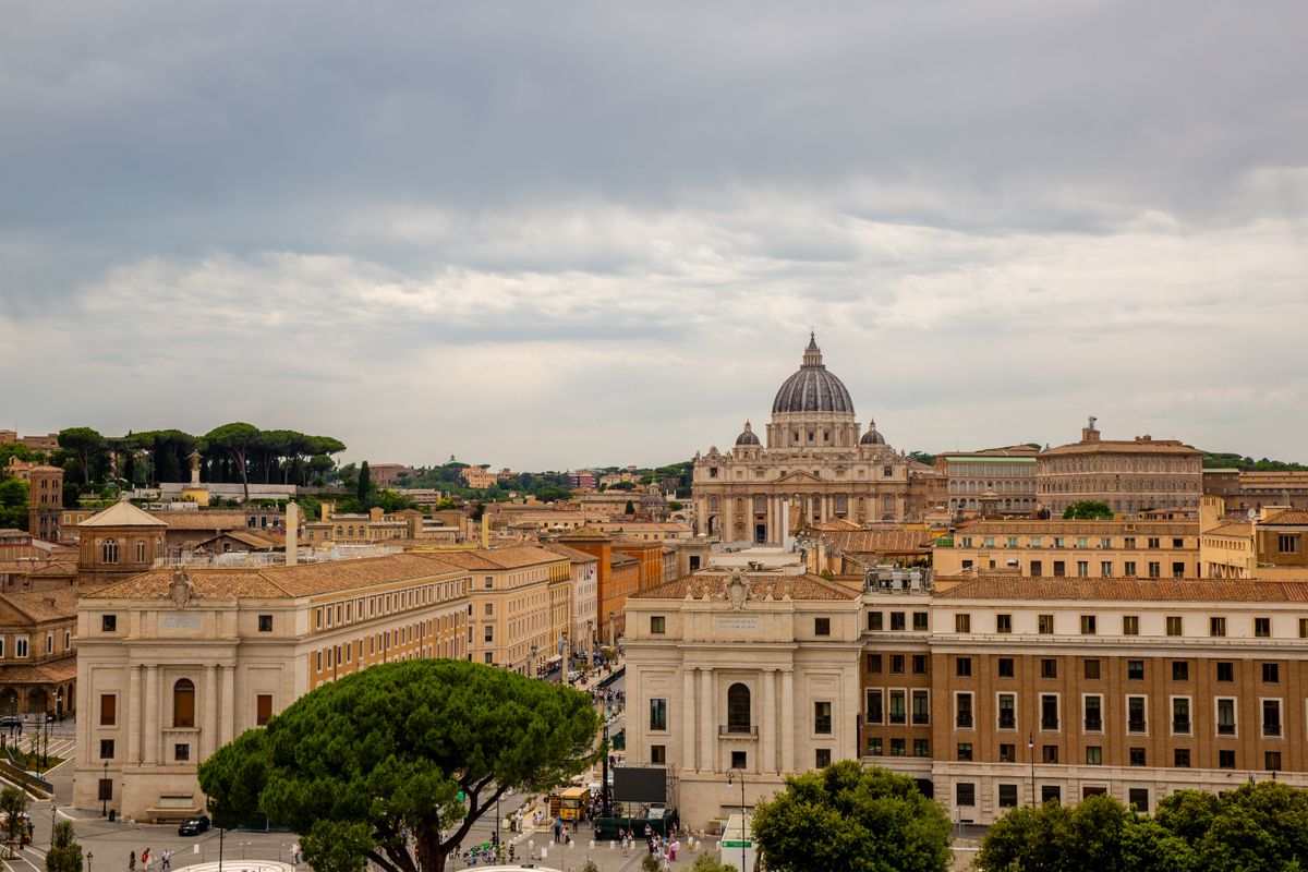 St Peters Basilica over Buildings in Vatican and Rome · Free Stock Photo