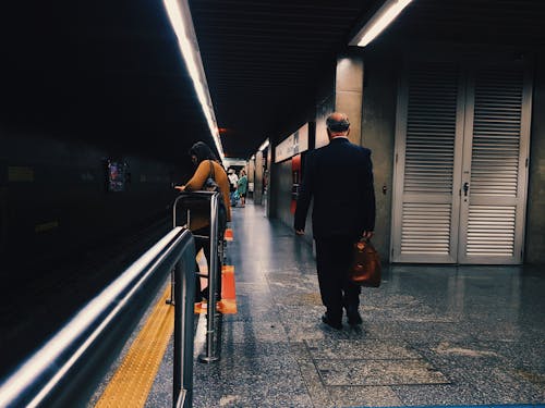 Foto d'estoc gratuïta de acer, andana, andana de metro