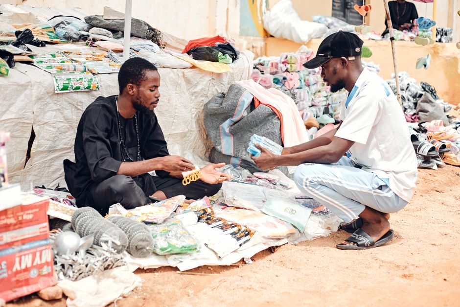 Shopping Smart: Avoiding Fake Goods and Overpricing Shopping Smart: Avoiding Fake Goods and Overpricing