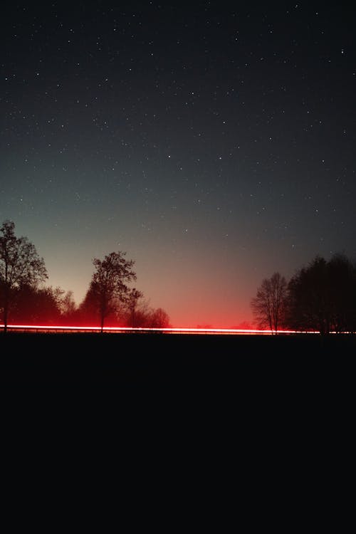 Foto Sinar Cahaya Saat Malam