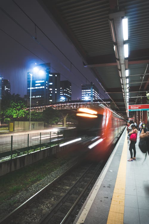 Hızlı Tren'in Timelapse Fotoğrafı