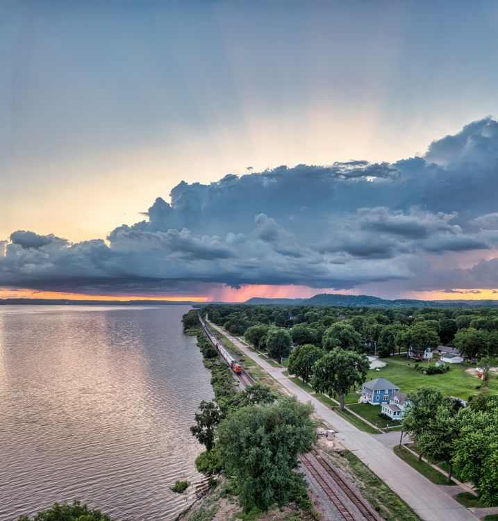 Scenic Sunset Over Lake Pepin In Wisconsin Free Stock Photo scenic-sunset-over-lake-pepin-in-wisconsin-free-stock-photo