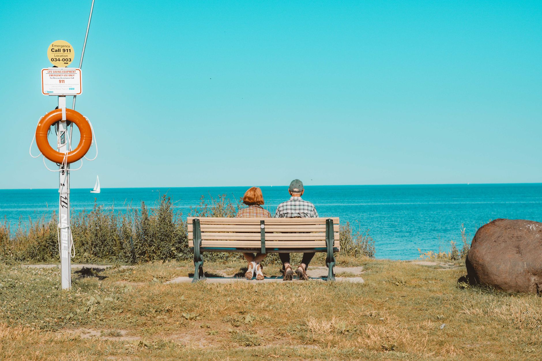 Kanada'da Ontario Gölü kıyısına dikilen 'Lake Ontario' tabelası
