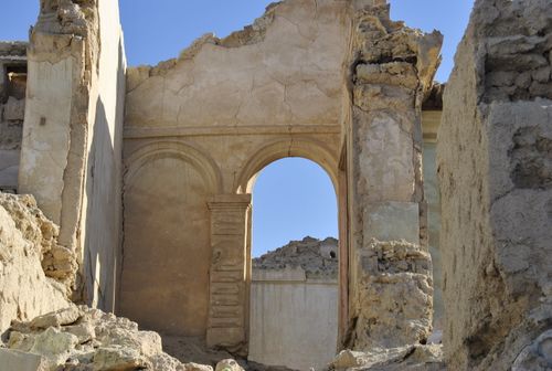 Free Crumbling ancient ruins with arches in Al-Ahsa Oasis, reflecting historic architecture. Stock Photo
