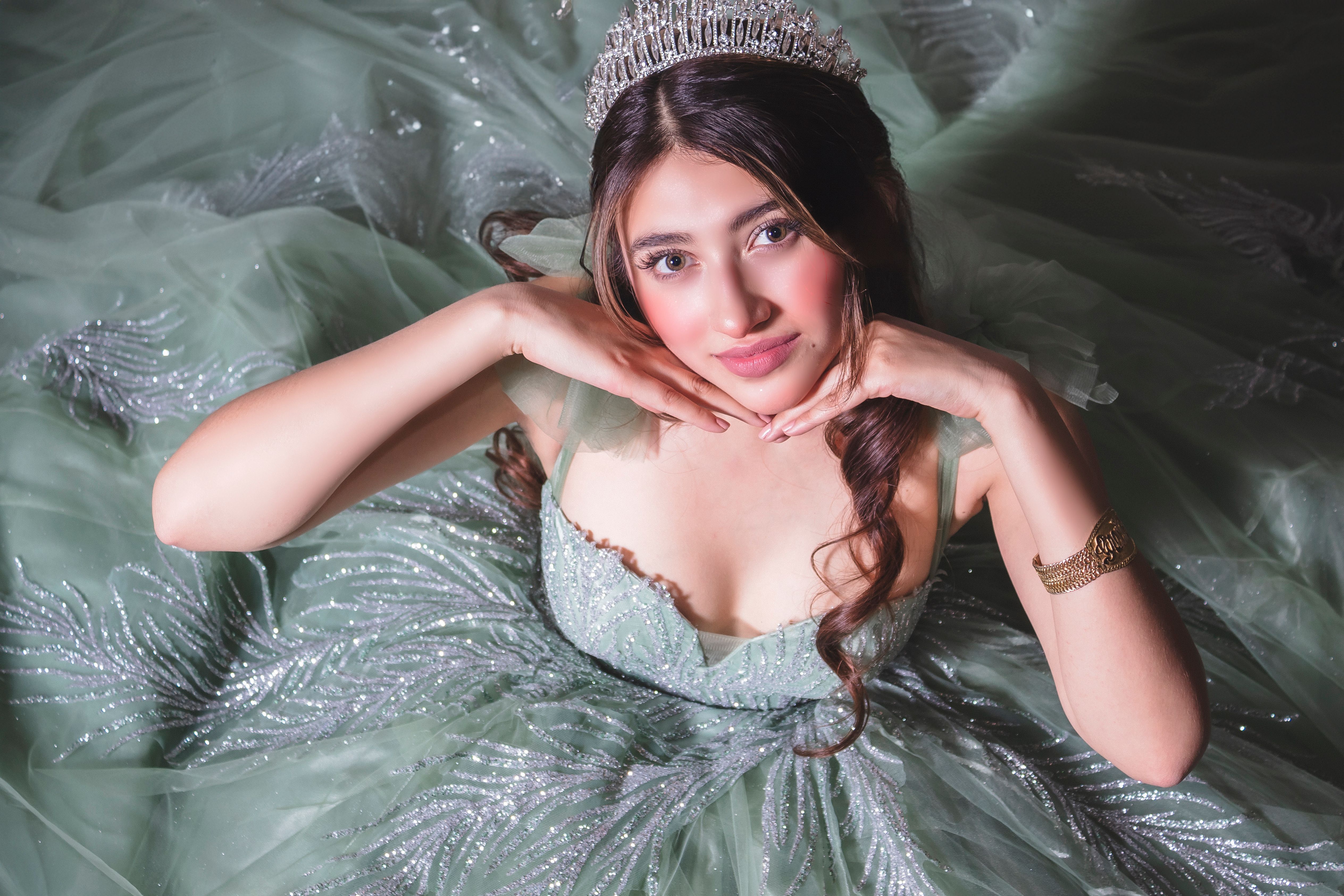 Green Gown Photos, Download The BEST Free Green Gown Stock Photos & HD  Images