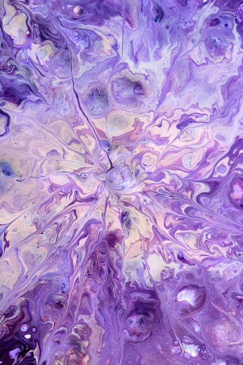 Free Dynamic purple fluid art depicting organic forms and swirling patterns. Stock Photo
