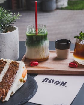 A vibrant display of matcha latte, carrot cake, and drinks on a cafe terrace in Almere.