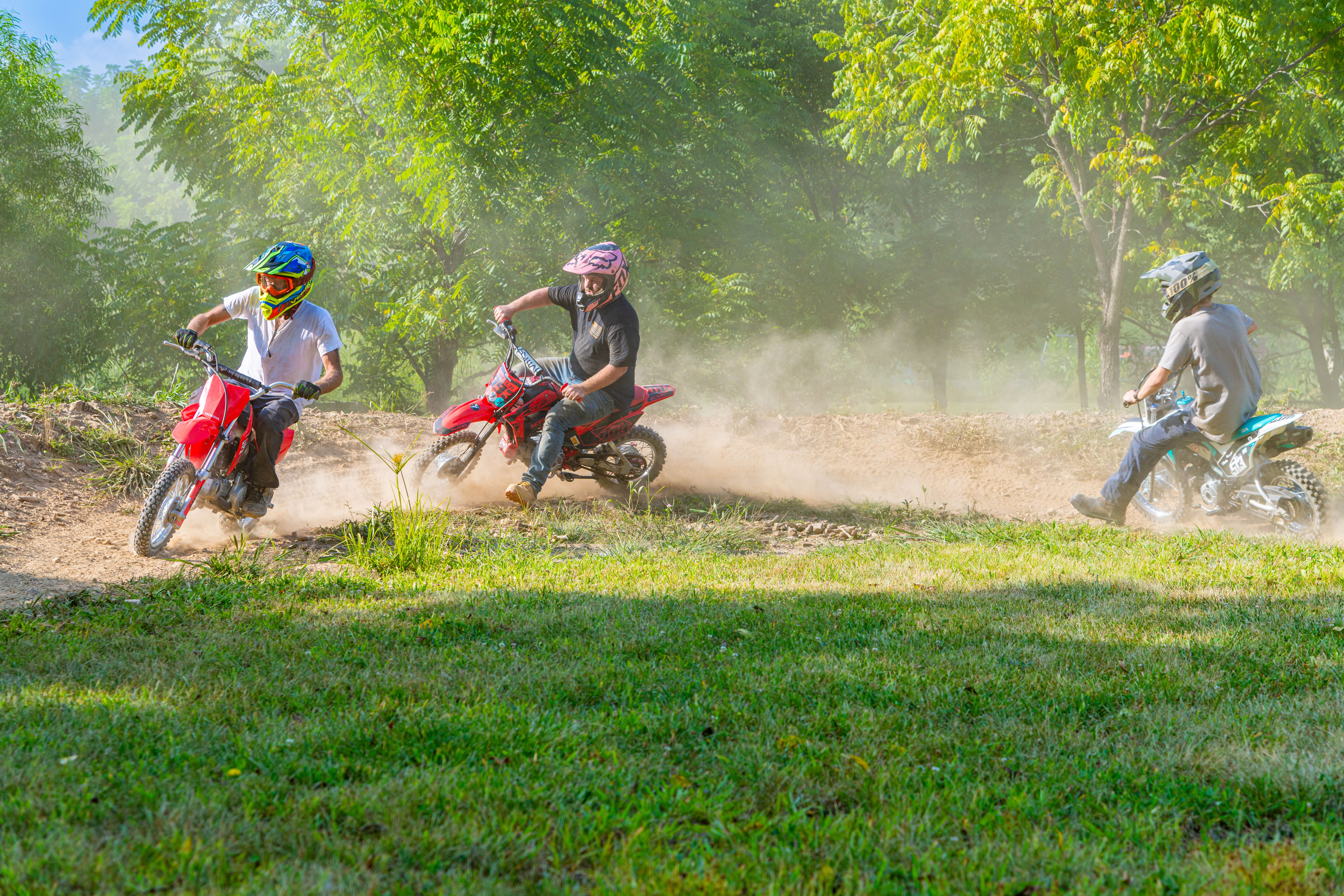 Motorbike Racing on Dusty Track in Washington · Free Stock Photo
