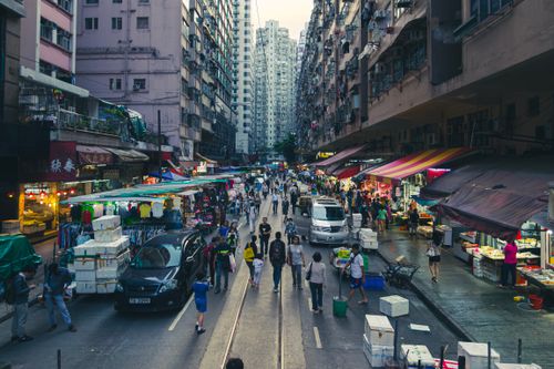 Free Vibrant scene of bustling Hong Kong street market during twilight, showcasing local life and commerce. Stock Photo