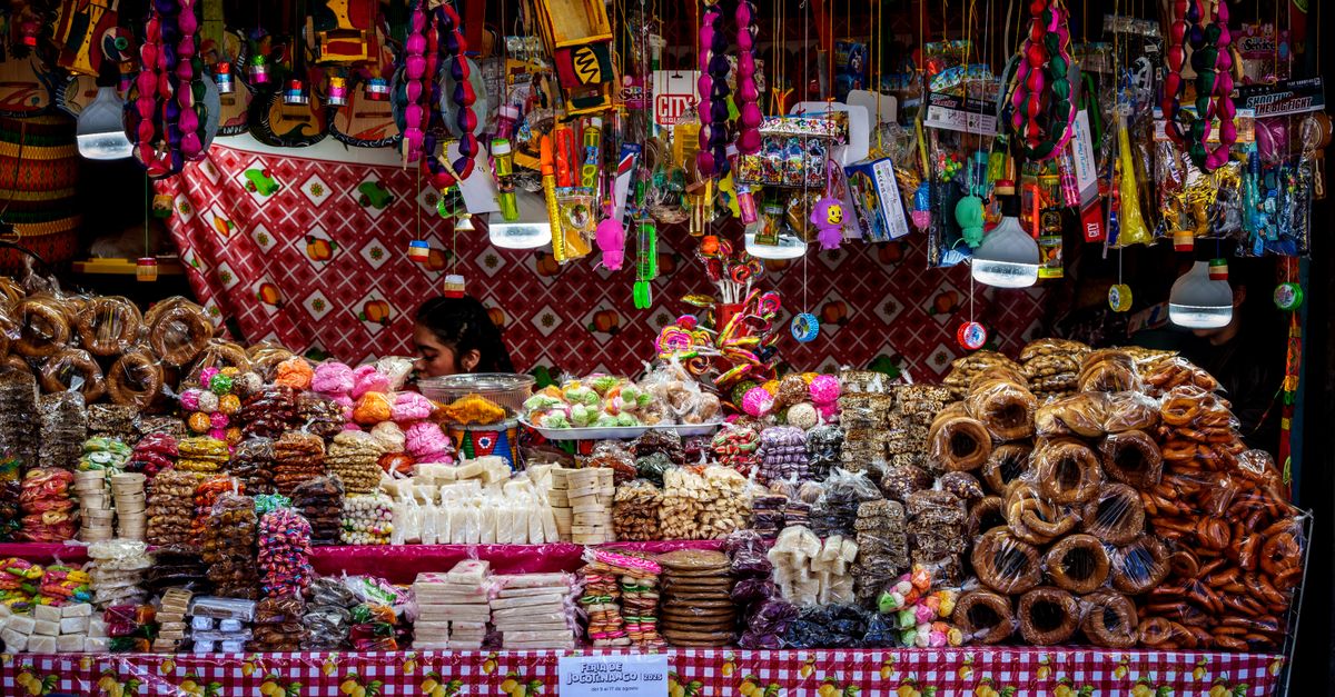 Street food and dining culture in Antigua Guatemala