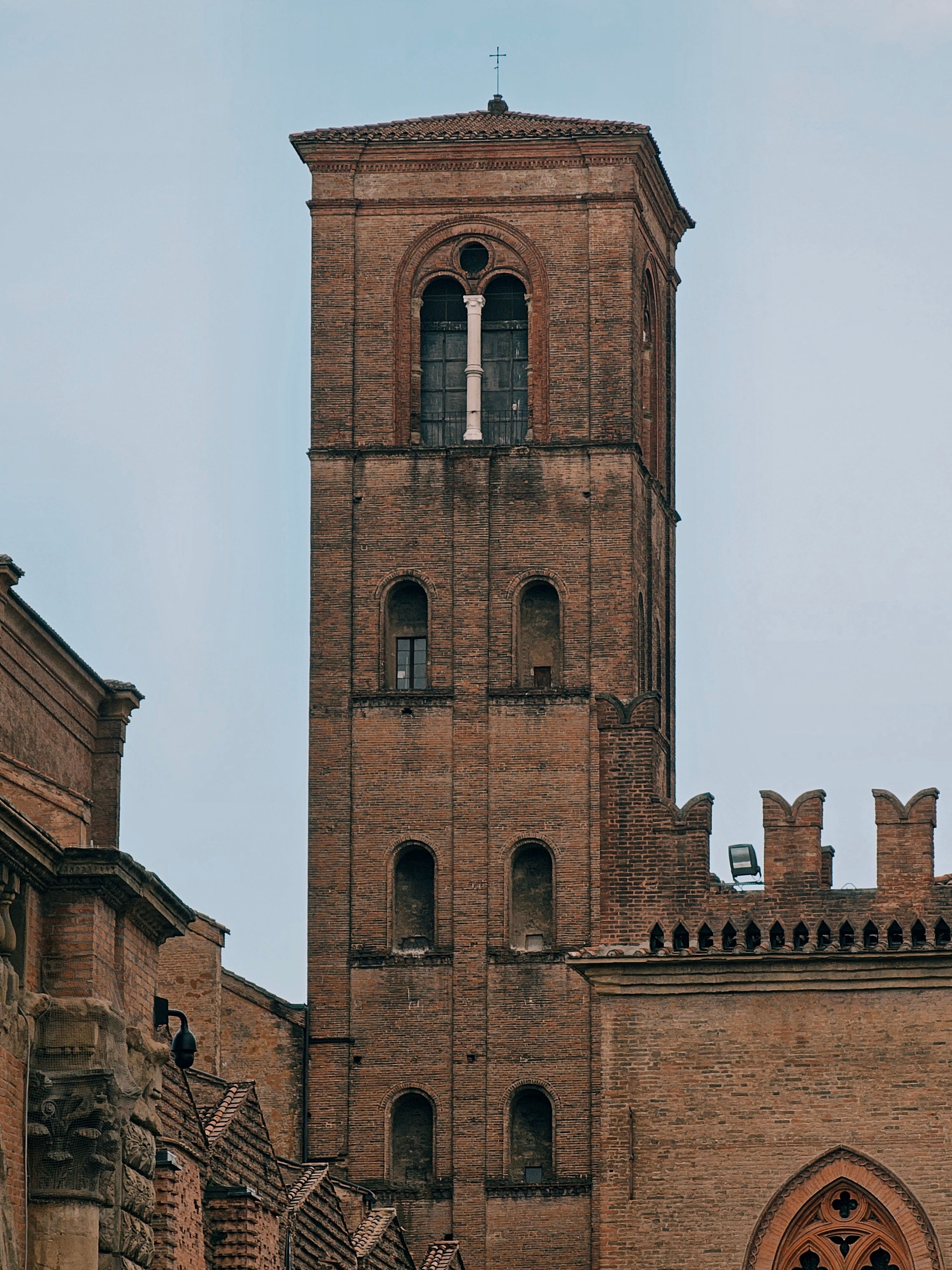 Torre medieval de ladrillo, en Bolonia