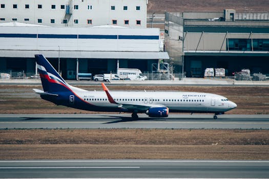 Aeroflot Boeing 737 taxiing on the runway at Istanbul Airport, Türkiye.