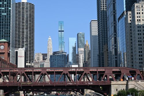 Free Scenic view of Chicago skyline showcasing Wells Street Bridge with clear skies. Stock Photo