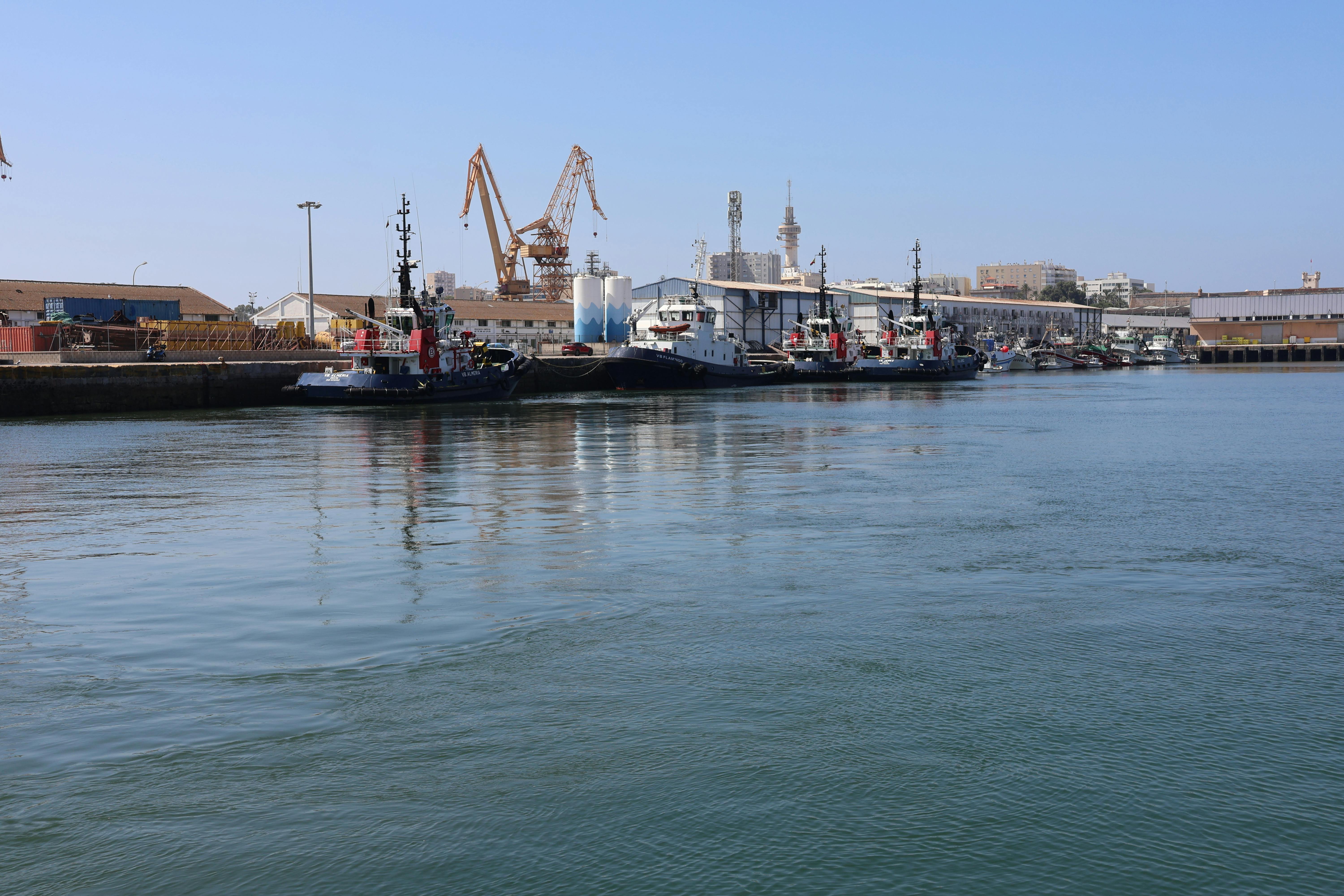 una panorámica de la entrada al puerto