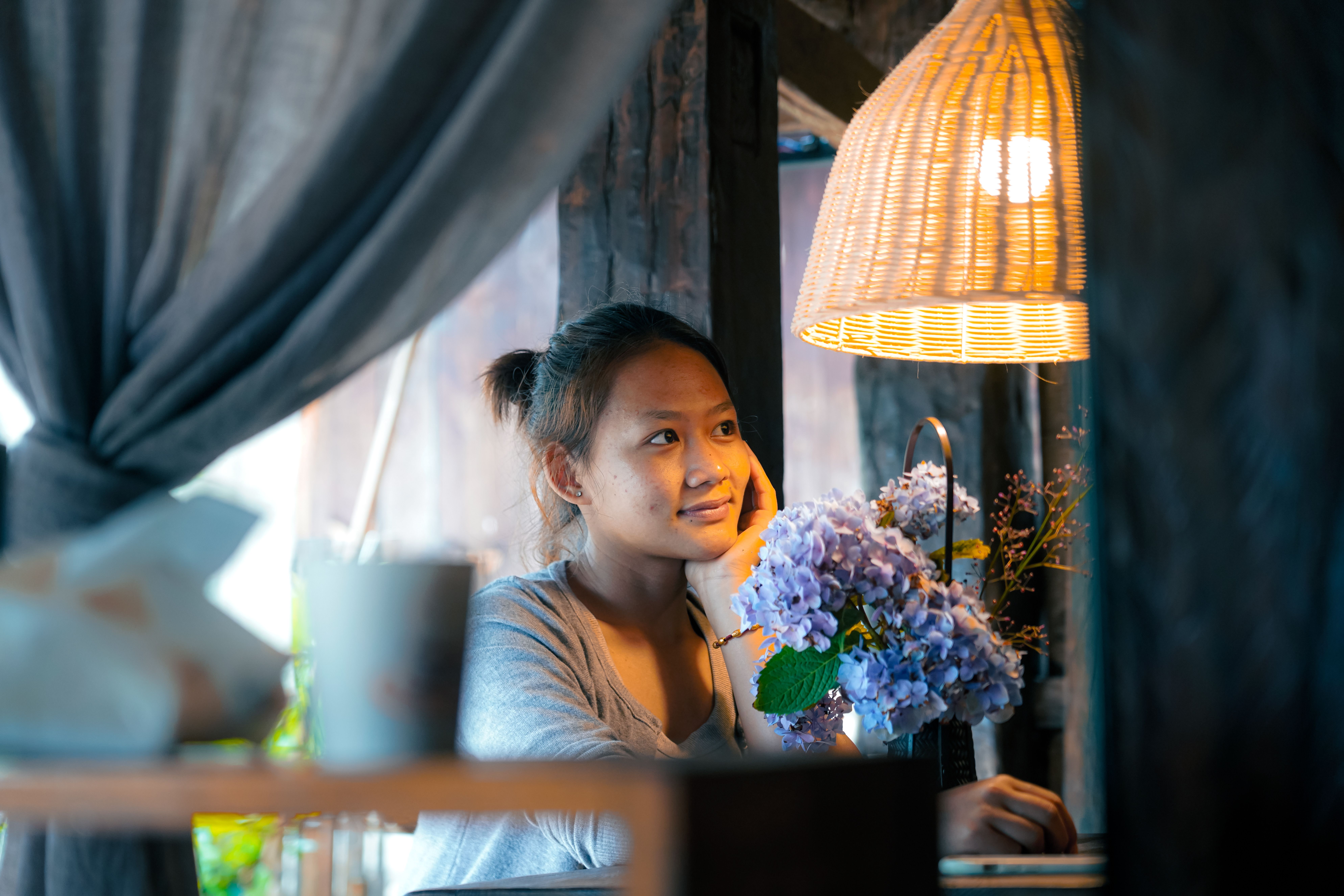Tư duy phản biện giúp bạn đưa ra quyết định dựa trên logic và bằng chứng.