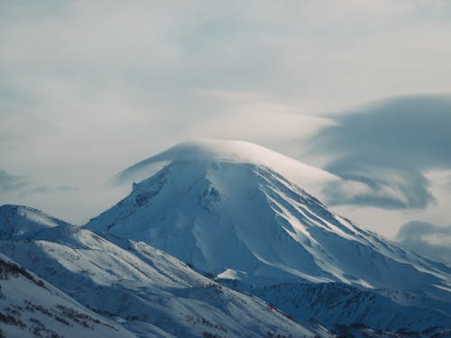 Gunung Yang Tertutup Salju