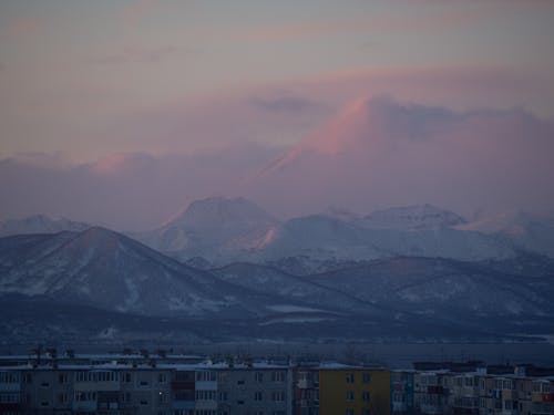 Immagine gratuita di bel cielo, città, città costiera