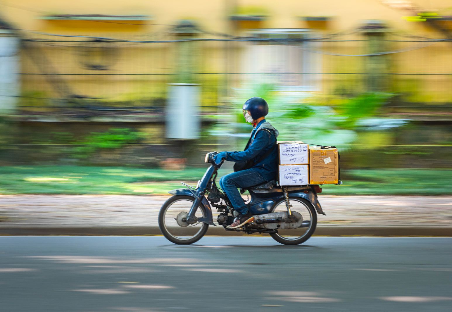 Kruze motorbike courier rushing a document through Leeds traffic