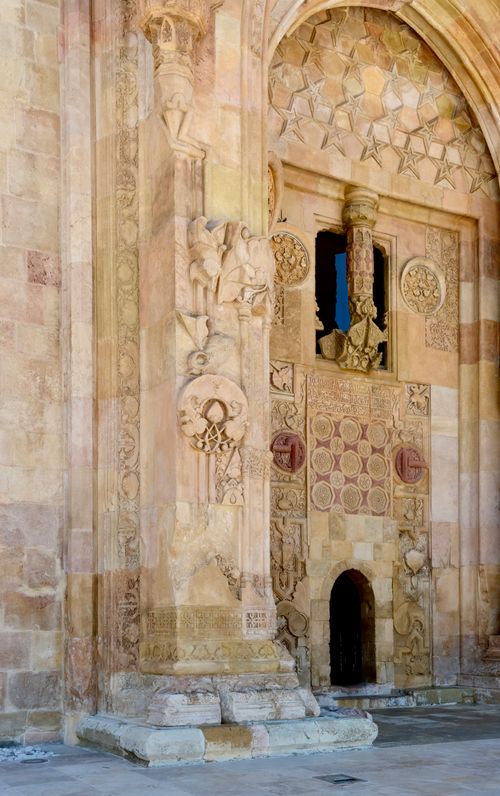 Free Detailed architectural stonework featuring ornate carvings and geometric patterns. Stock Photo