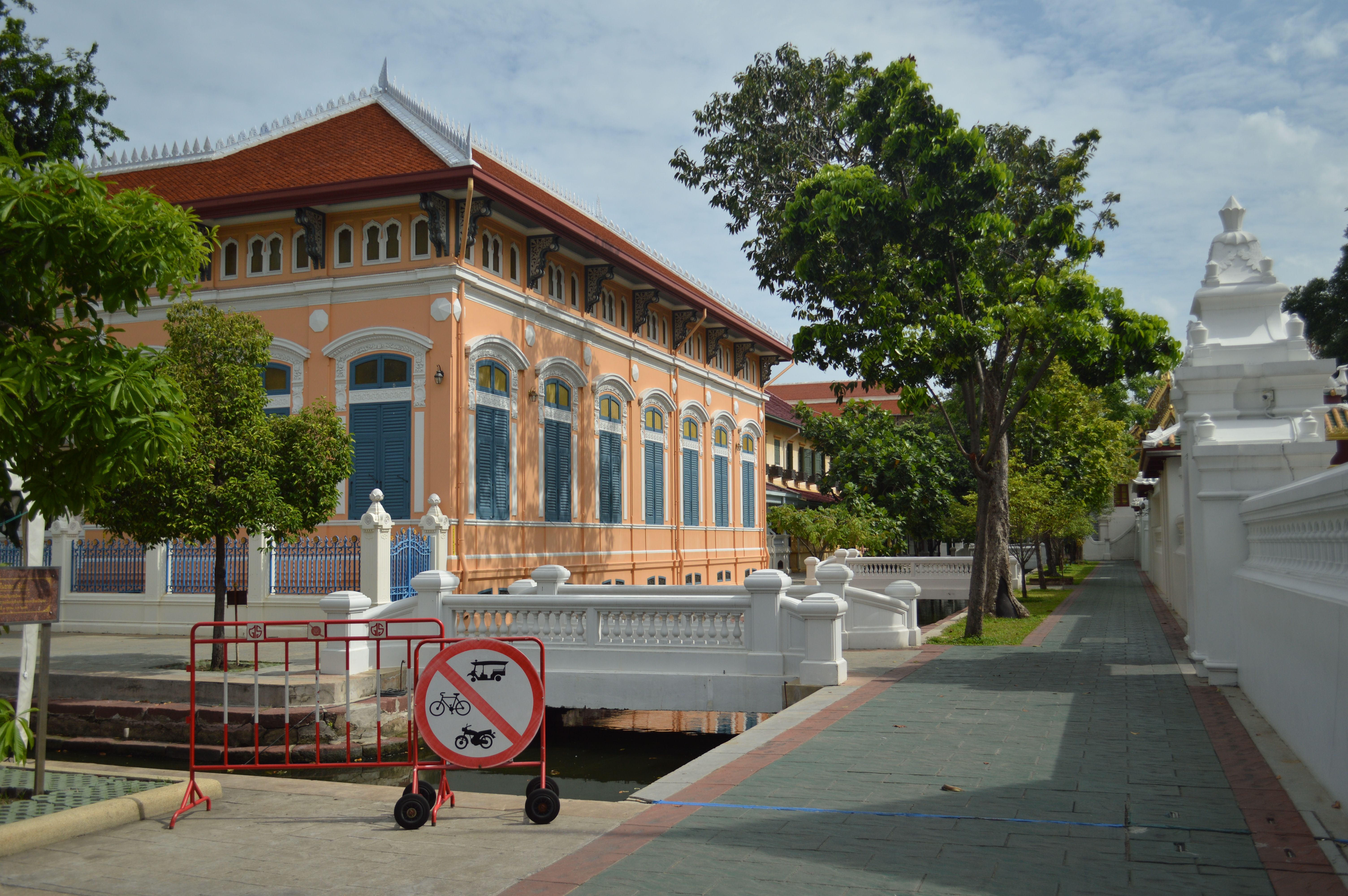 A quiet street with a modest municipal building in a provincial Thai town
