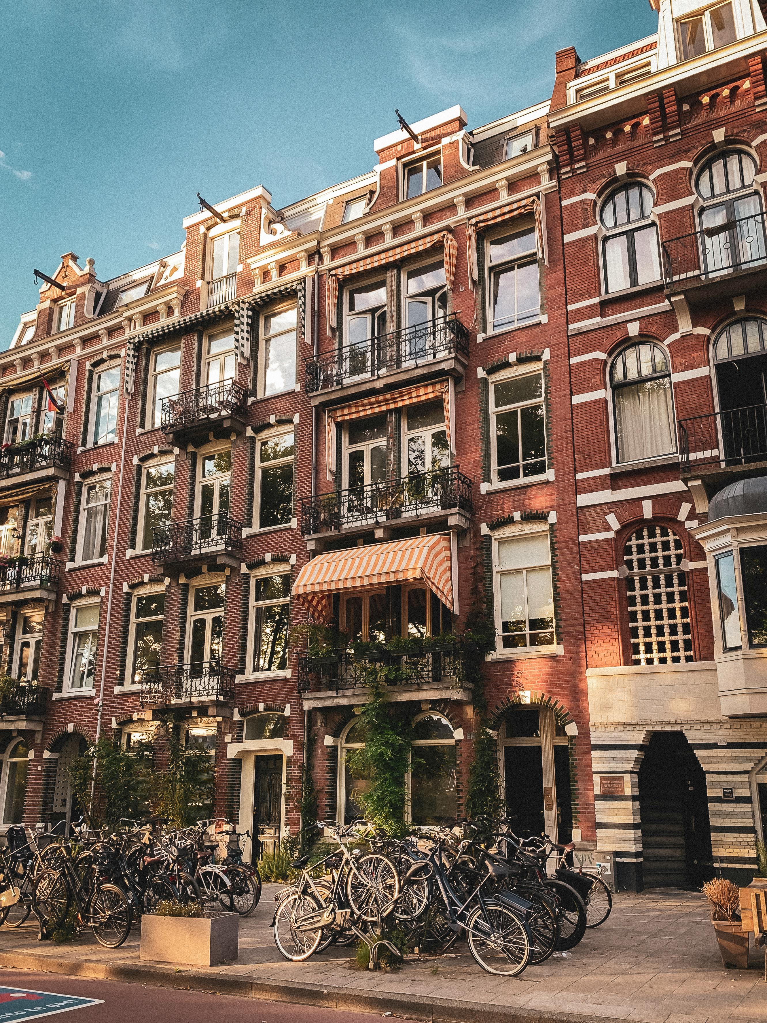 <b>Beyond the Icons: Exploring Dutch Culture</b>