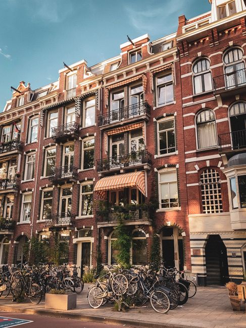 <b>Beyond the Icons: Exploring Dutch Culture</b> <b>Beyond the Icons: Exploring Dutch Culture</b>