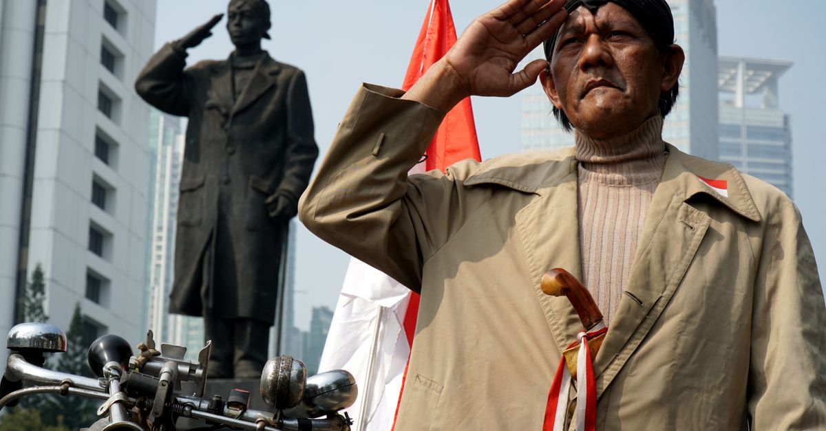 Prabowo Asks NTT Quake Survivors Whether Free Meal Program Should Continue