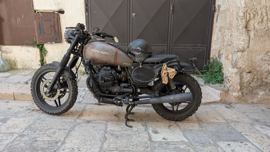 porte-casque moto porte-casque Moto Guzzi atelier LMDM