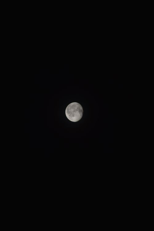 Free A clear view of the bright moon against a dark night sky, highlighting lunar features. Stock Photo