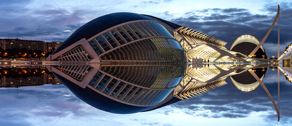 Ciudad de las Artes y las Ciencias de Valencia al anochecer