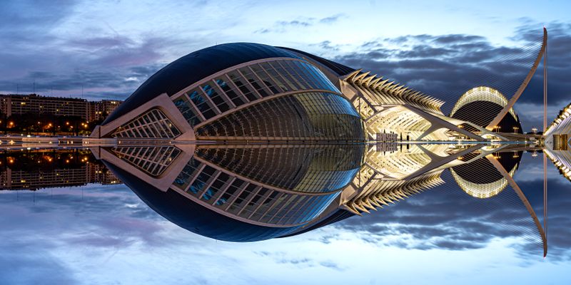 Ciudad de las Artes y las Ciencias de Valencia al anochecer