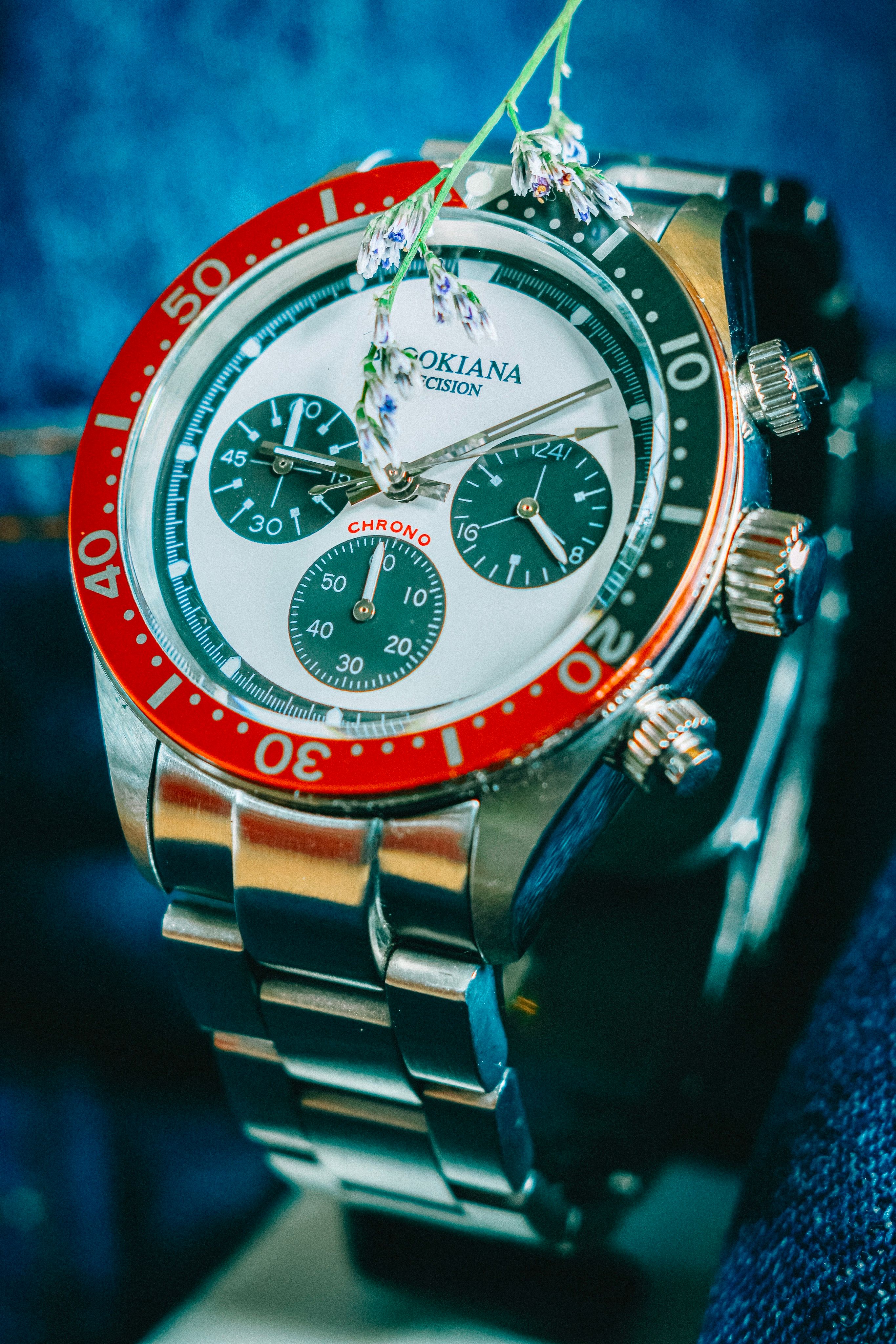 Best Pre-Owned Chronographs in 2026: Daytona vs. Speedmaster
