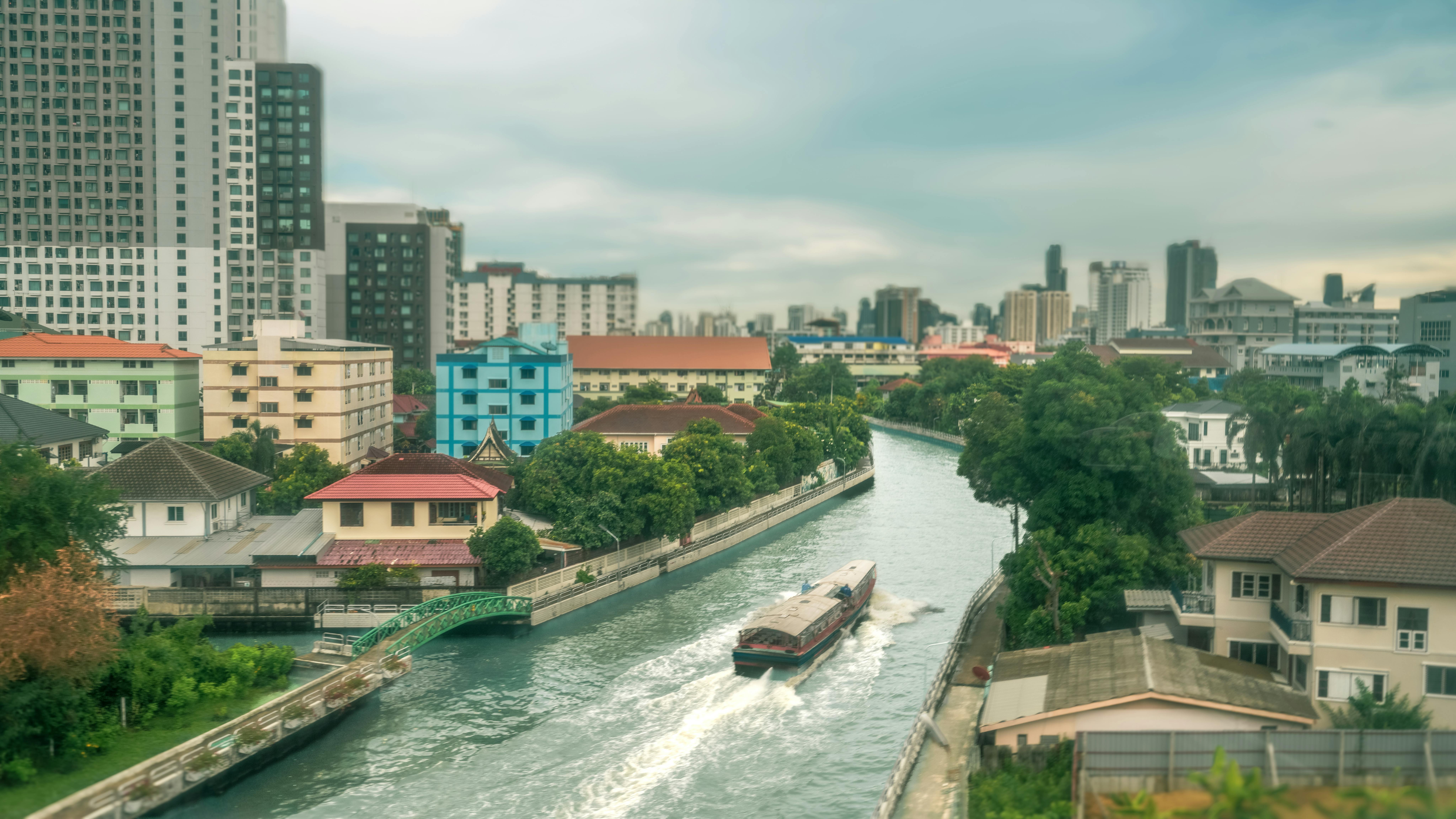 The Wai in Modern Thailand