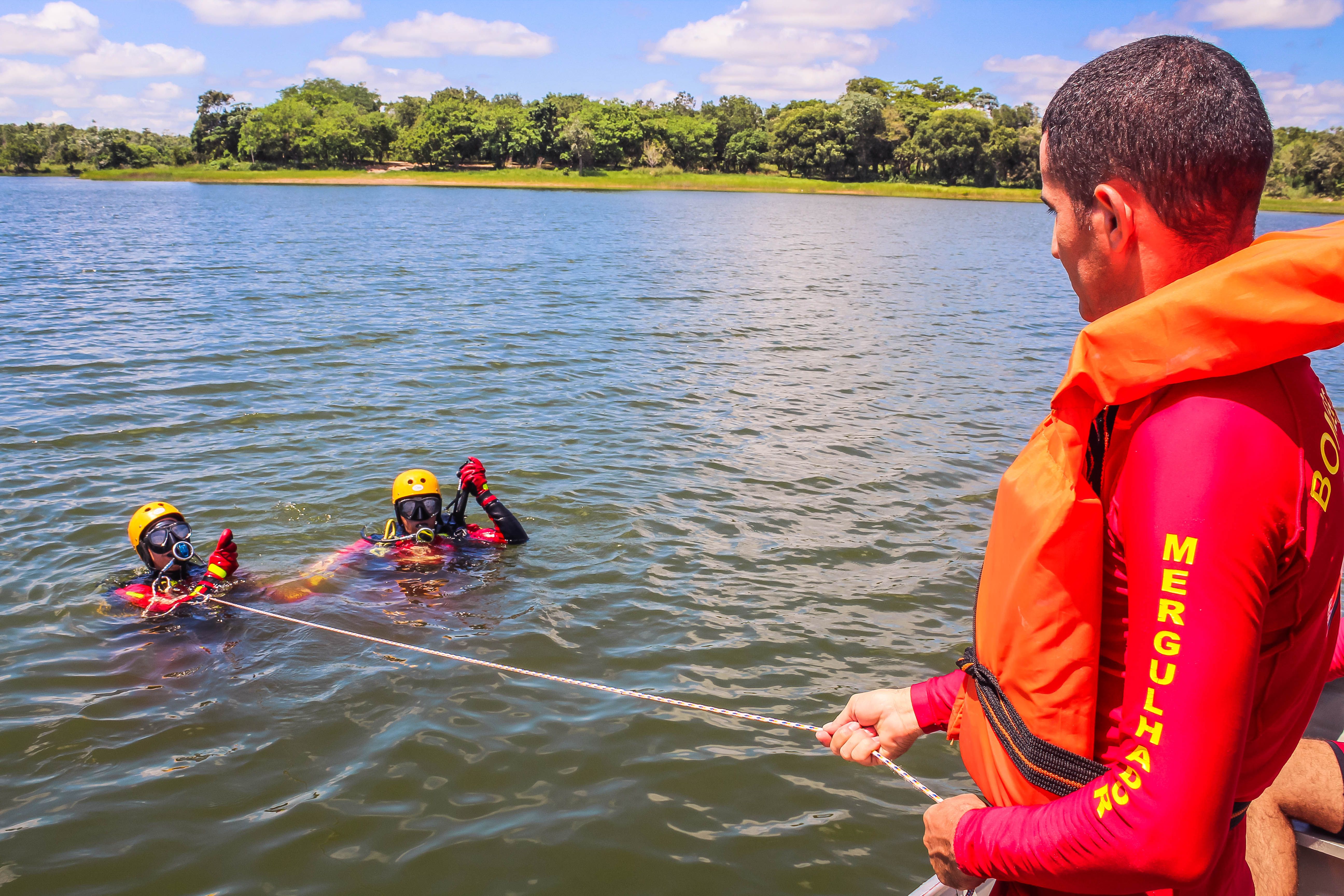 Water Rescue Training with Divers in Mato Grosso · Free Stock Photo