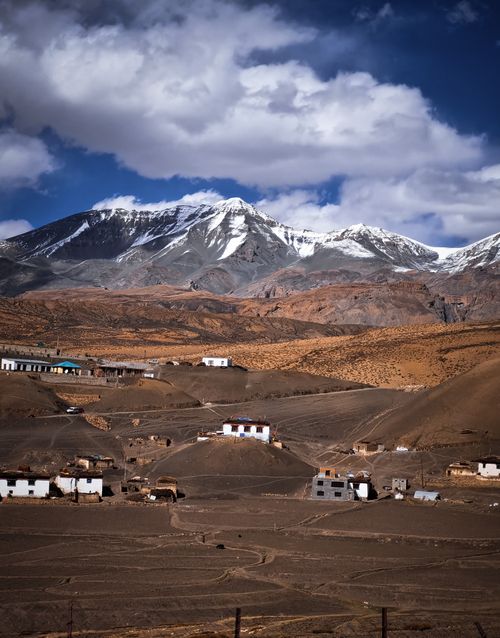 Free Explore the stunning landscape of a village in Himachal Pradesh with majestic snow-capped Himalayan mountains. Stock Photo