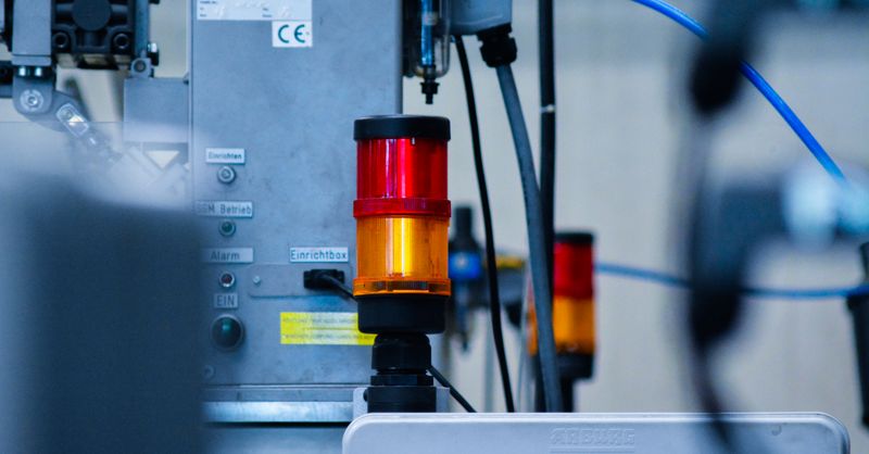 Insonoriser un atelier bruyant : solutions concrètes pour réduire le bruit